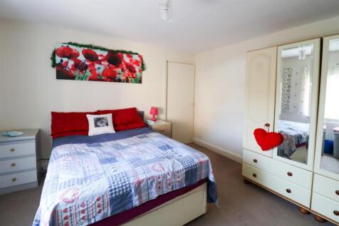 Bedroom 1.jpg