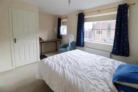 Bedroom 1.jpg