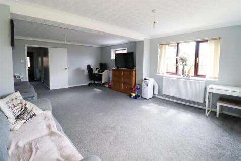 Lounge 2.jpg