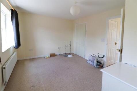Bedroom 1.jpg