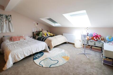 Bedroom 1.jpg