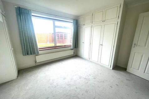 Bedroom 1 2.jpg