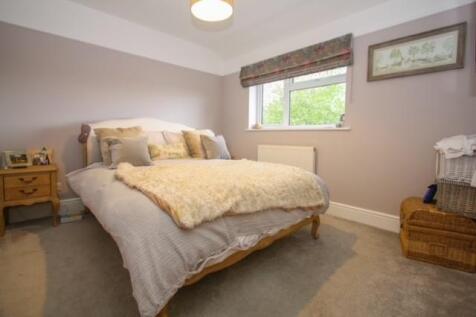Bedroom 1.jpg