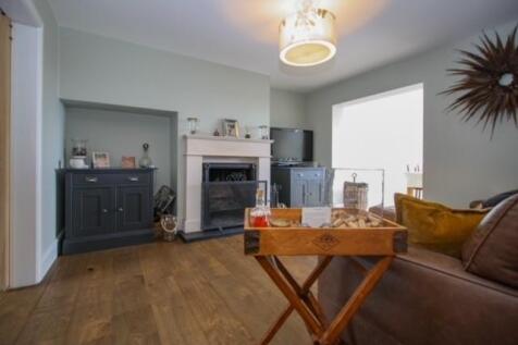 Sitting room 2.jpg