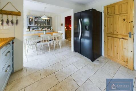 Kitchen into dini...