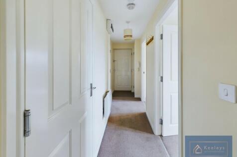 Hallway to front ...