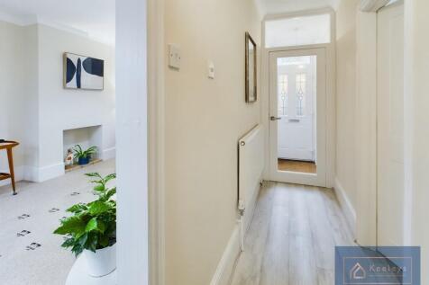 Hallway to front ...