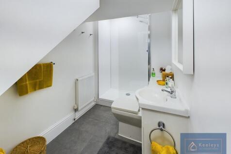 Downstairs Shower...