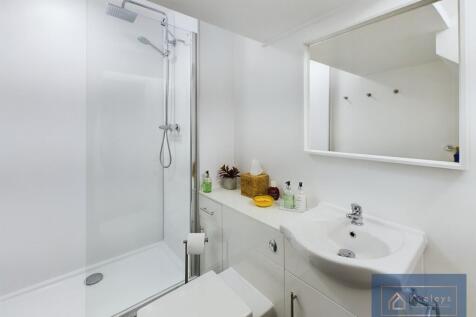 Downstairs Shower...