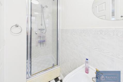 En-suite shower r...