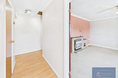 Entrance hall/lou...