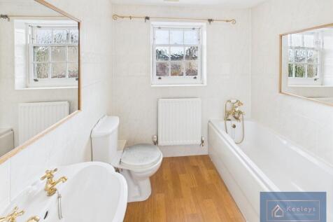 En-suite to bedro...