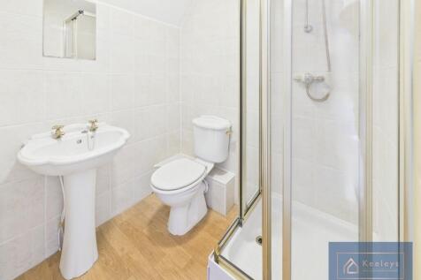 En-suite to bedro...