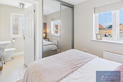 Bedroom 1/en-suit...
