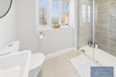 En-suite to bedro...