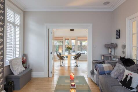 Station Avenue 14 Sitting Room-3.jpg