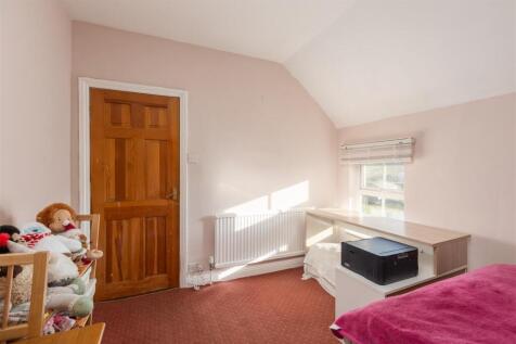 Primrose Way Bedroom 1-2.jpg