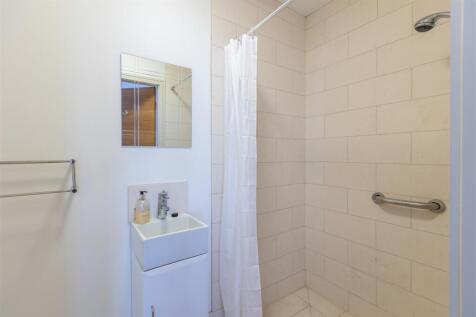Communal Guest Ensuite