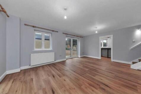 SITTING ROOM.jpg
