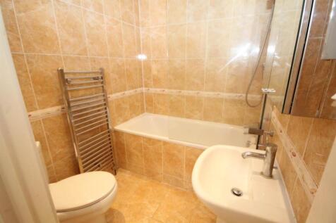 bed 1 en-suite.jpg