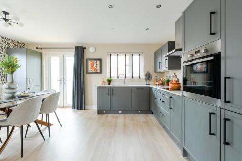 Enjoy meal times in view of the garden