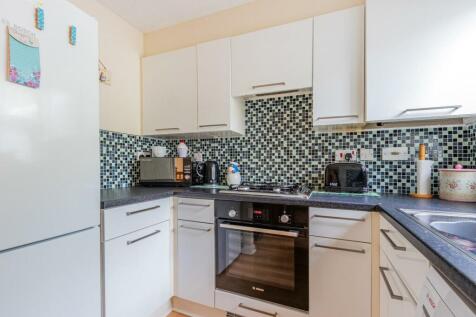 Foxberry Close 5-6.jpg