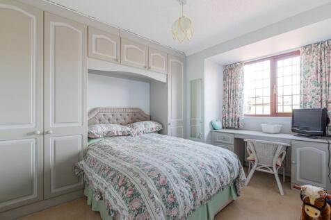Fairthorn Close 1-5.jpg
