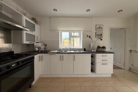 11 heol hir kitchen.jpg