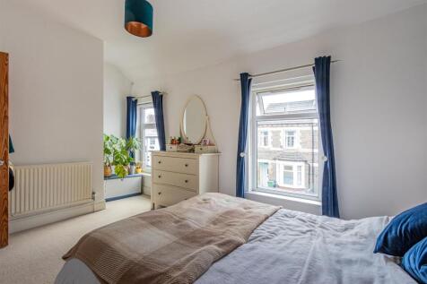 Hawthorn Road East 7-12.jpg