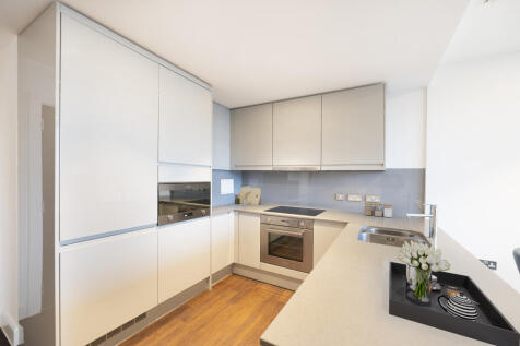 Explore this sleek and modern kitchen, perfect for culinary enthusiasts and entertainers alike.