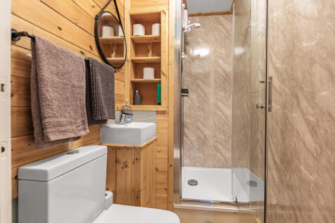 Annexe Shower Room