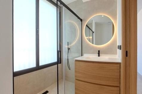 4A Bathroom 2(1).jpg