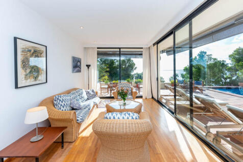 78147 005 Livingroom.jpg