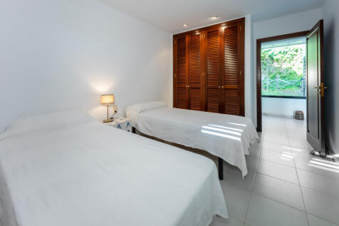 78147 016 First Room.jpg