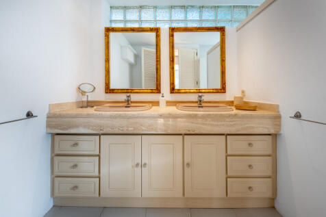 78147 022 Second en suite.jpg