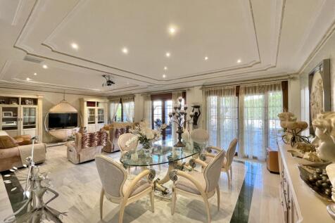 3 living room (2).jpg