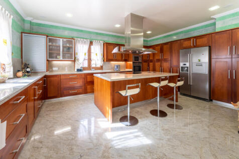 6 kitchen (1).jpg