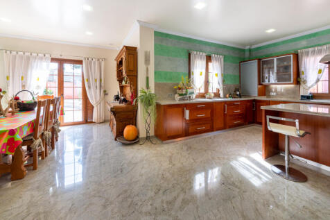 7 kitchen.jpg