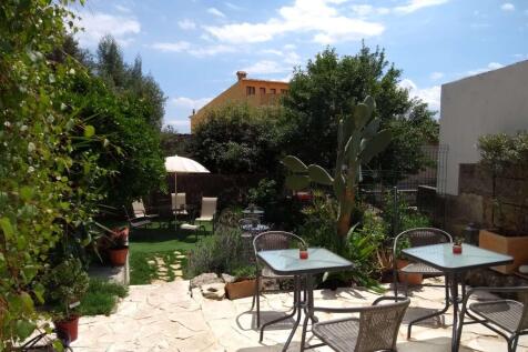 Patio_and_garden(2).jpg