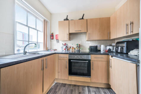 1366018-4-68ee108...