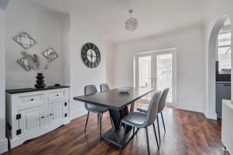 1371422-3-68f7549...