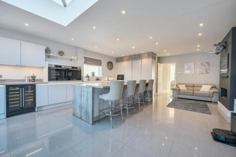 1384326-13-692098...