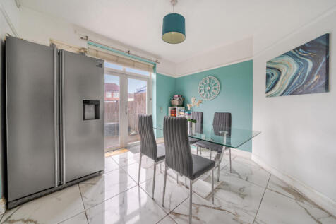 1384168-3-692d859...