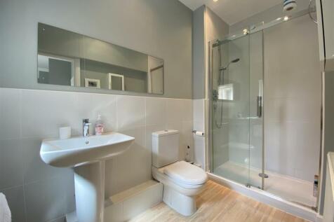 Bathroom 2.jpg