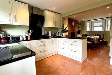 kitchen 3.jpg