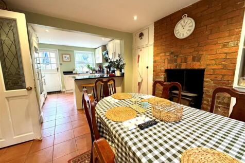 kitchen 2.jpg