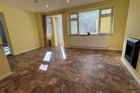 DINING ROOM:
