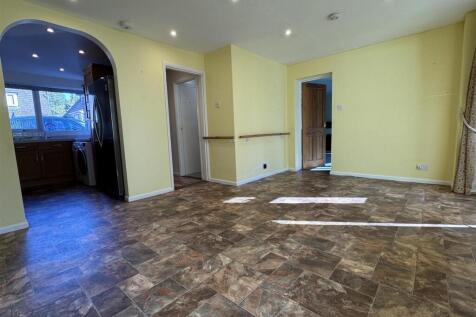 DINING ROOM: