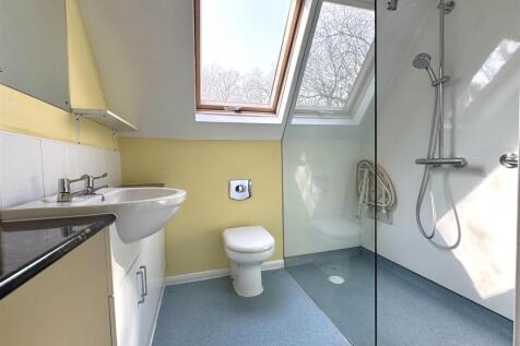 SHOWER ROOM: