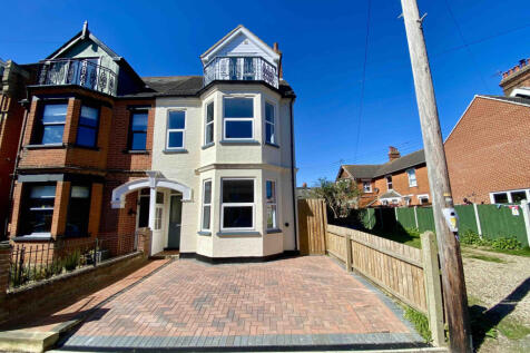 5 Bedroom Semi Detached for Sale